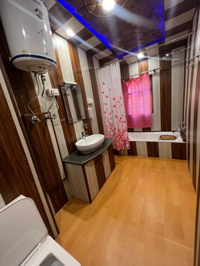 Aristotle Group Of Houseboats & Transportation Hotel Srinagar  Exterior photo